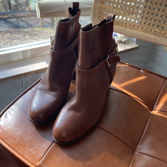 Tommy Hilfiger Ankle Boots Size 8.5 Brown Faux Leather Heel Booties - Picture 2 of 9